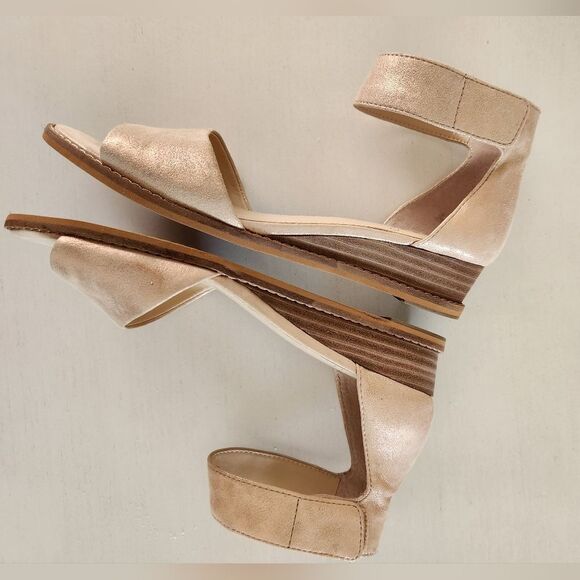 Vince Camuto Sandals - Picture 7 of 12